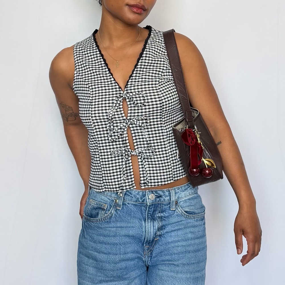 B&W Gingham Sleeveless Top - Picture 4 of 7